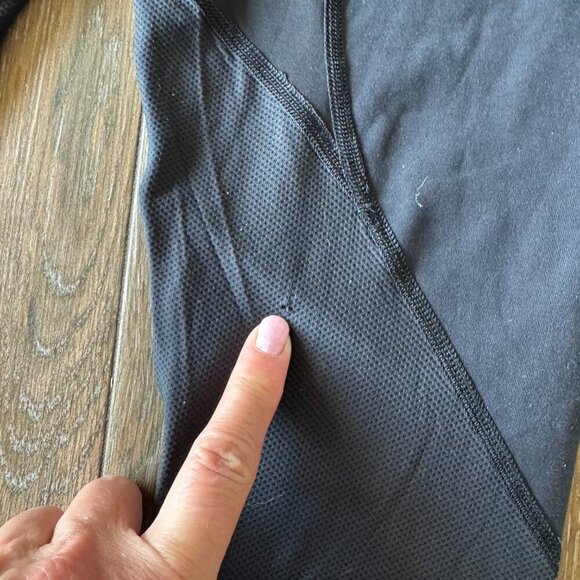 Lululemon black cropped leggings size 6 - Picture 8 of 8